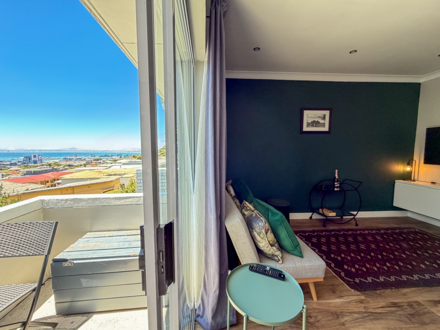 1 Bedroom Property for Sale in Vredehoek Western Cape